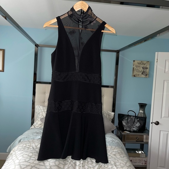 Cinq a Sept Concordia Dress in Black High Neck Lace And Embroidery Detail Sz 4 - Picture 5 of 8